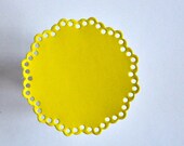 12 Stickers Seals Doily Gloss Yellow Large