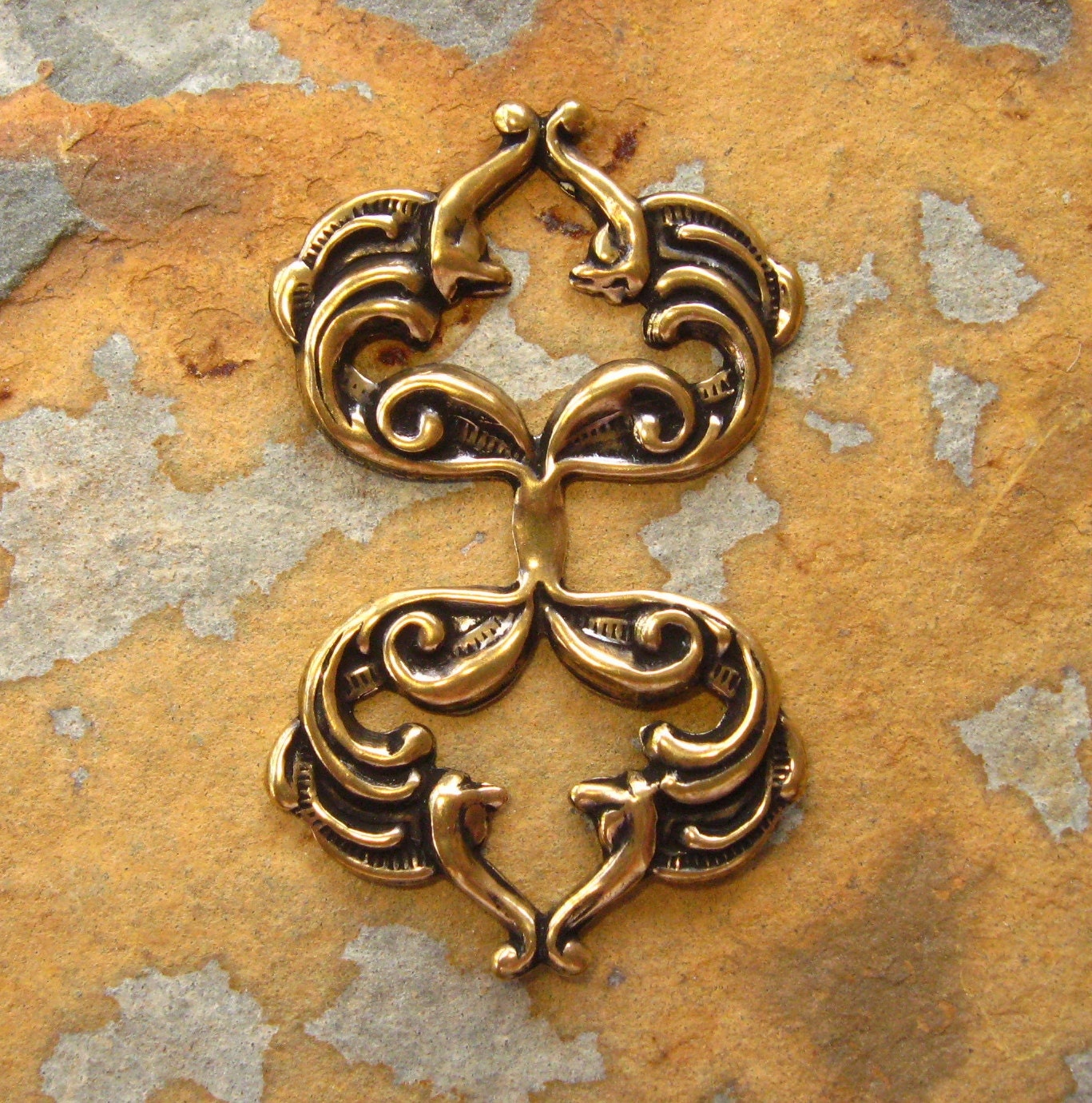 1 Antique Gold Nouveau Fold Over Bail 25mm x 41mm - Trinity Brass - LOW SHIPPING