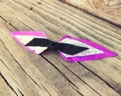 feather bow hairclip/bowtie whsp/pu