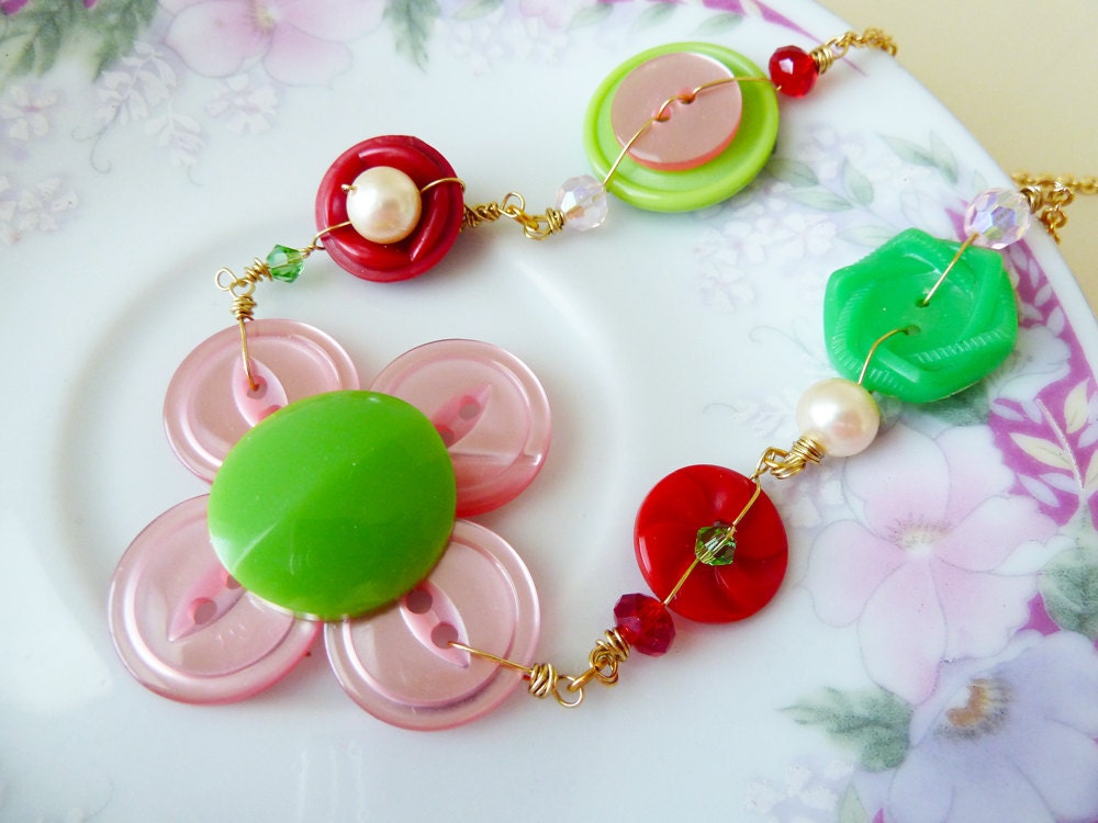 Vintage Button Jewelry, Assemblage Necklace, Strawberry Patch Daisy. CLEARANCE SALE
