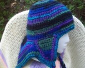 Mountaineer ski hat in vibrant shades of purple and blue