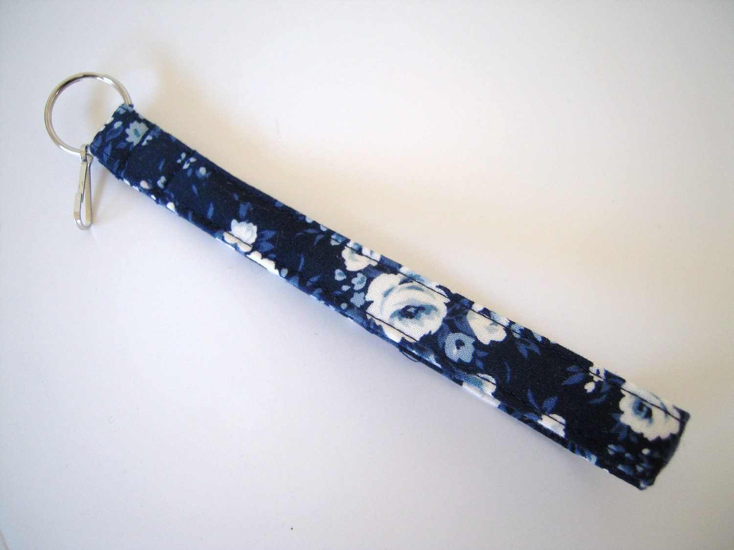 Keychain/White Flower/Around 11"