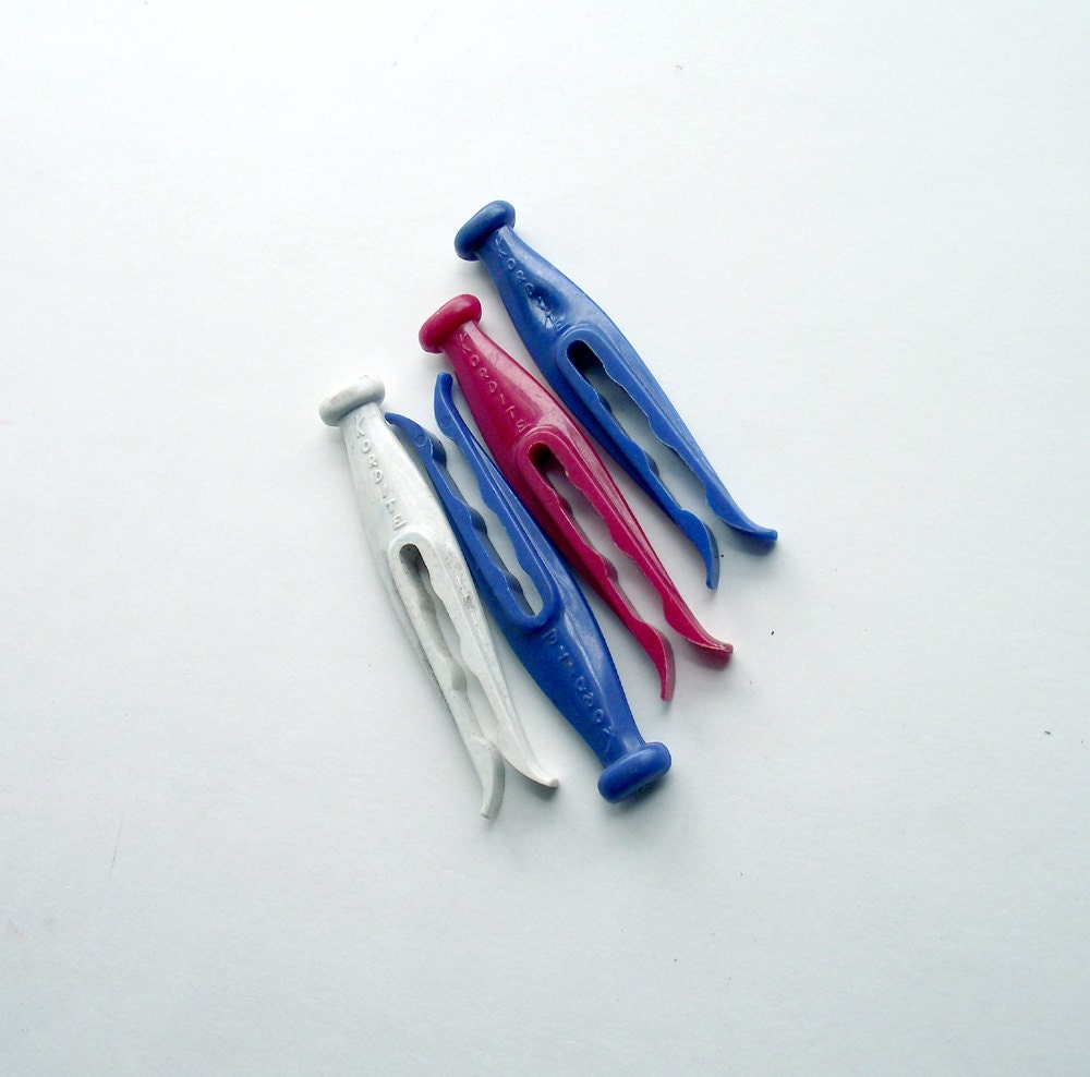 Group of Vintage Plastic Clothes Pins Red White And Blue set of 4