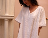 Zippered Short Sleeve Long Robe in White Dot by Simple Pleasures Sleepwear
