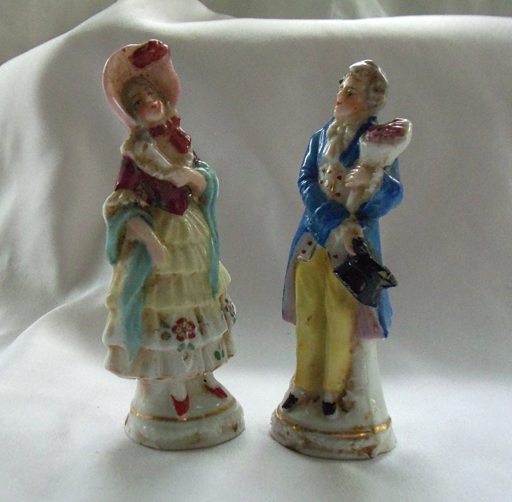 Figurines, Victorian, lady in bonnet n man with flowers, German made by Johann Gottlob Nathusius, 1826-1846,