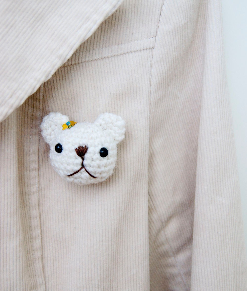 Crocheted brooch, bear amigurumi, soft toy - white