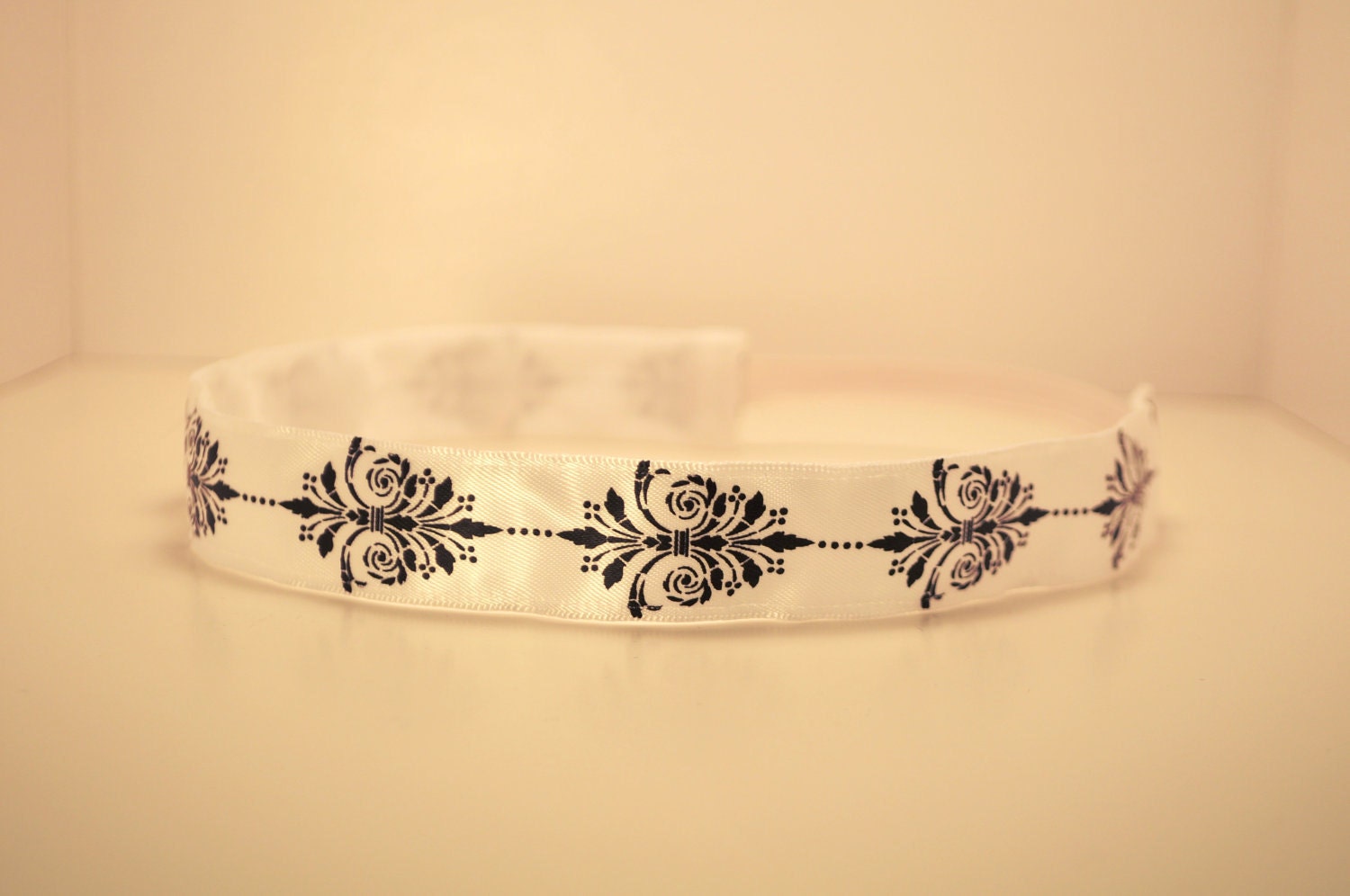 Band-It Headband....Fleur de lis in Black and White.  Will stay put and not slip.