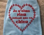 SALE ONLY TEN Dollars Dog Tshirt Je n'aime rien autant que ce chien I love nothing as much as this dog Lipstick Red on Lt Blue