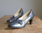 Vintage 1940s Navy Blue Air Step Heels .. Size 7