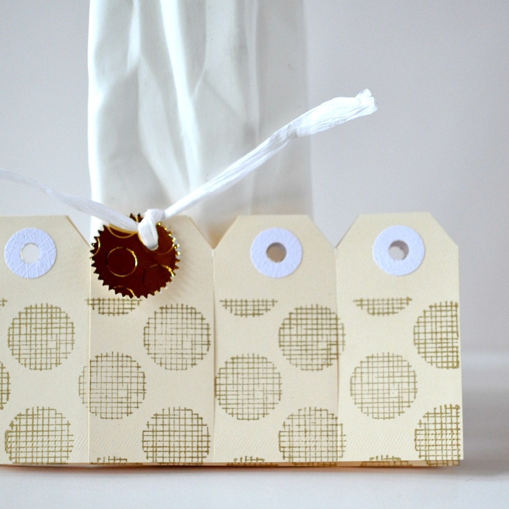 20 Metallic Gold Coin Dot Manilla Gift Tags
