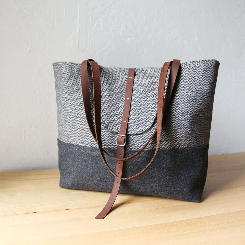 2-Tone Tote in Pure Wool Herringbone