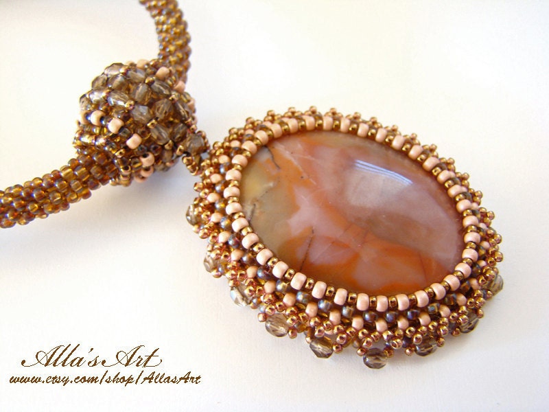 Arabesque style necklace