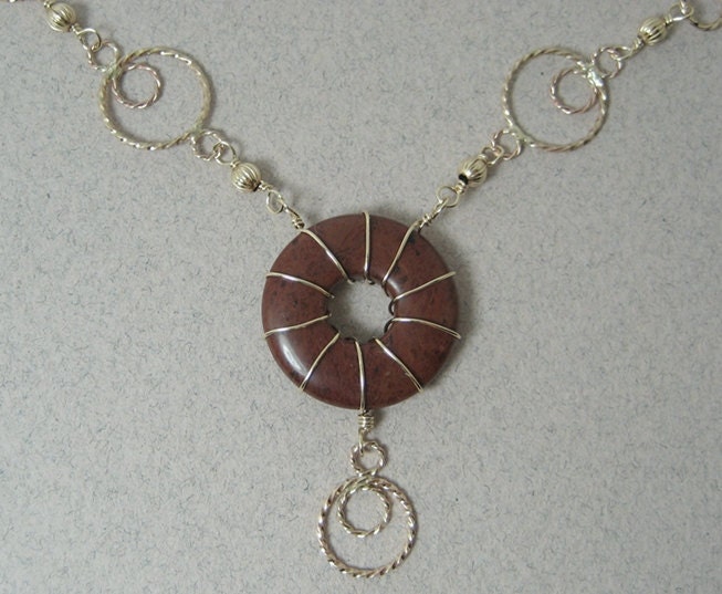Twisted filigree gemstone doughnut necklace