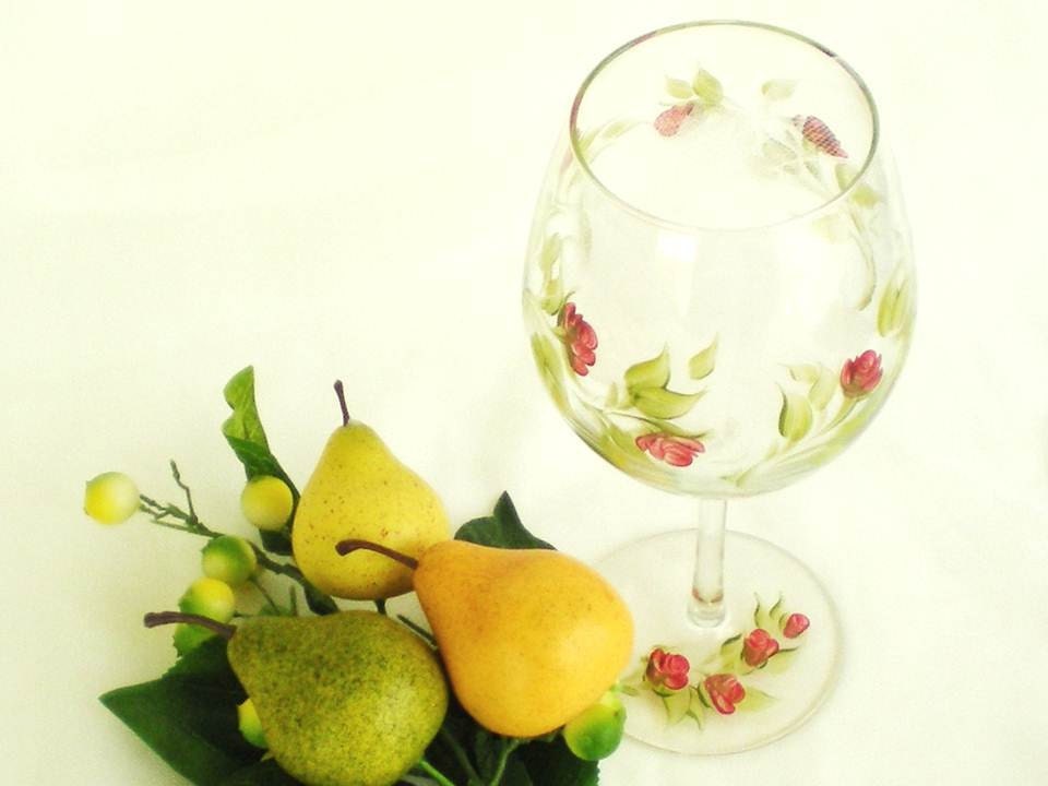 Hand Painted Wine Glasses - Elegant Red Rose Buds with Fresh Green Leaves -  Set of 4 Goblets Glasses Mothers Day Summer Weddidng