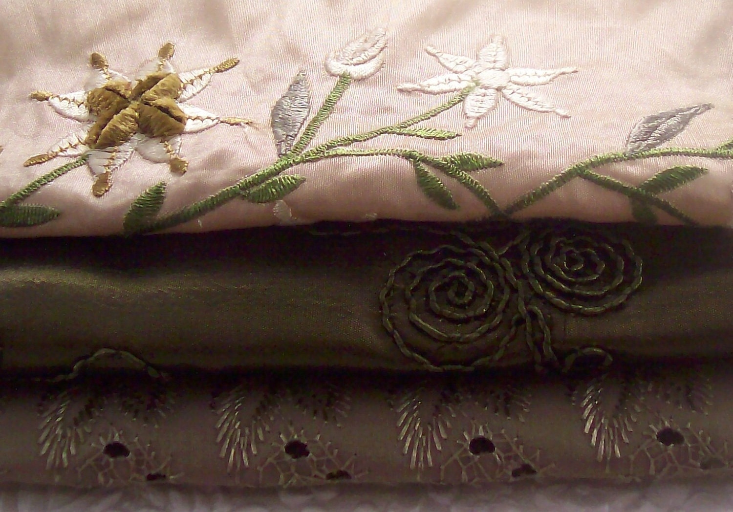 3 embellished, embroidered fabric pieces - green mix