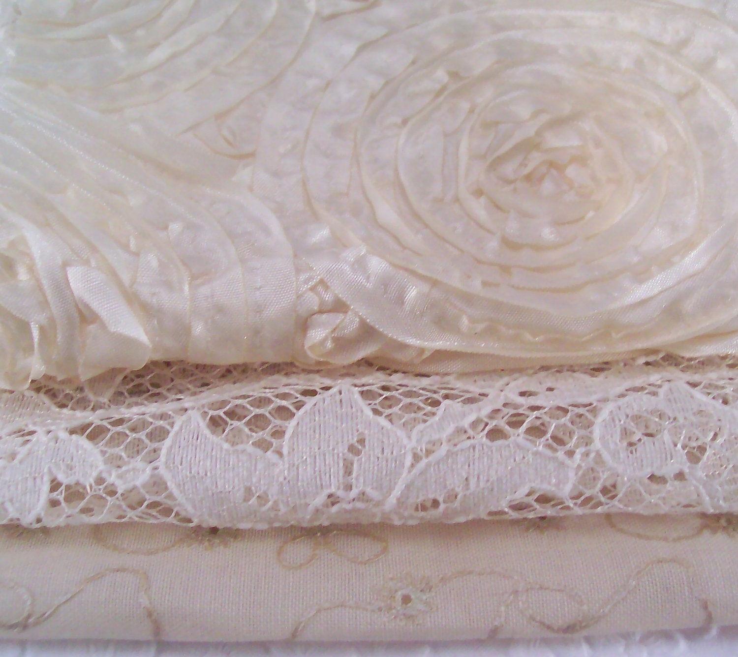 3 embellished, embroidered fabric pieces - ivory mix