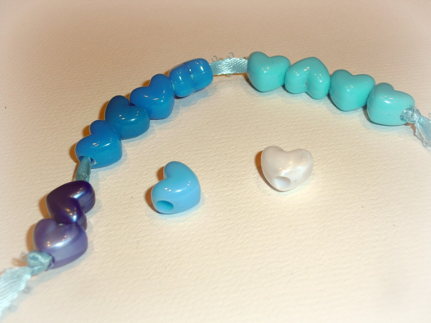 10 Plastic Heart Beads - DESTASH