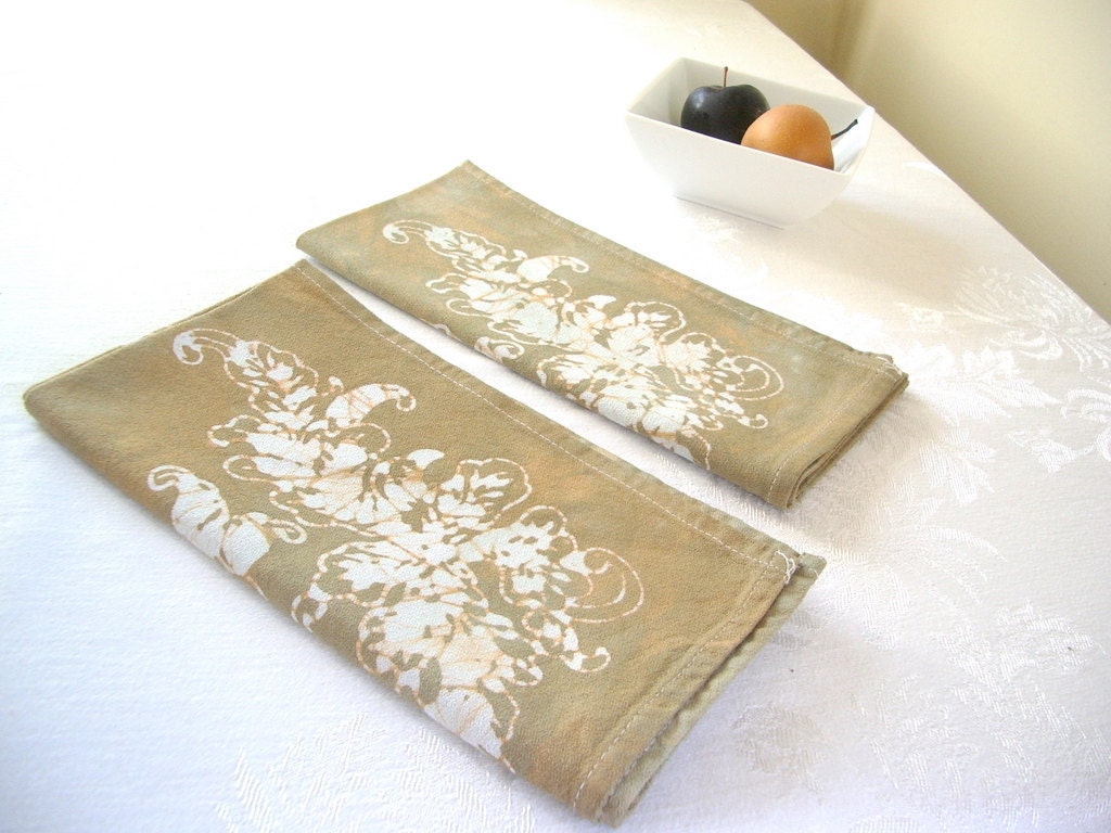 pair of cloth dinner napkins