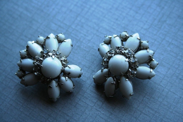 Pin Up Rocakbilly Vintage Bride Milkglassand Rhinestone  Vintage Earrings