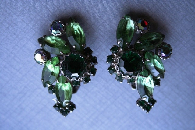 Gorgeous Holiday Greens Pin Up Rockabilly Hollywood Glamour Vintage Earrings with Green and Aurora Borealis Vintgae Rhinestone