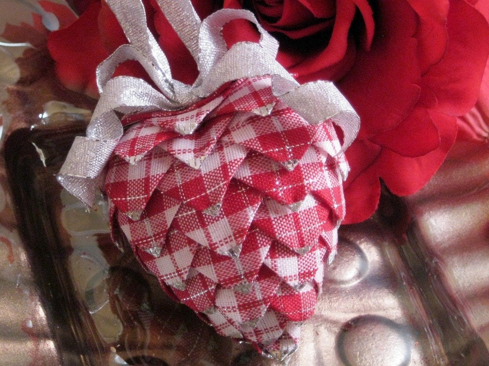 red plaid heart Christmas ornament,