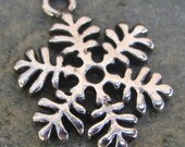 Snowflake Charms Antique Silver Jewelry Findings 523 - 6 pieces