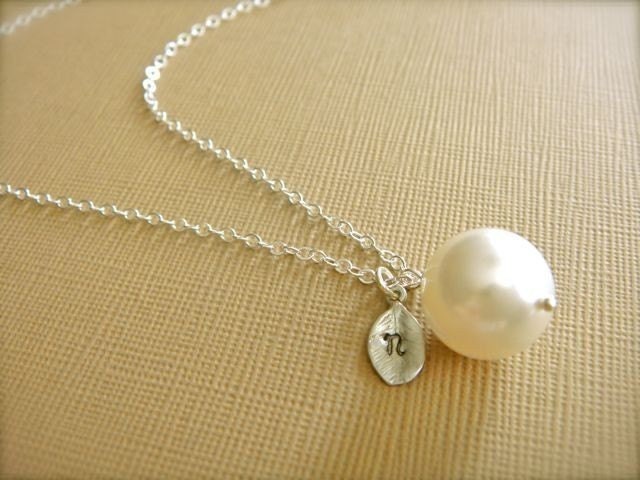 Personalized Simple White Pearl Necklace in Silver - Bride, Bridal party, Bridesmaid, Wedding, Mother's Day