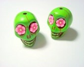 Daisy Pink Eyes Green Howlite Skull Beads
