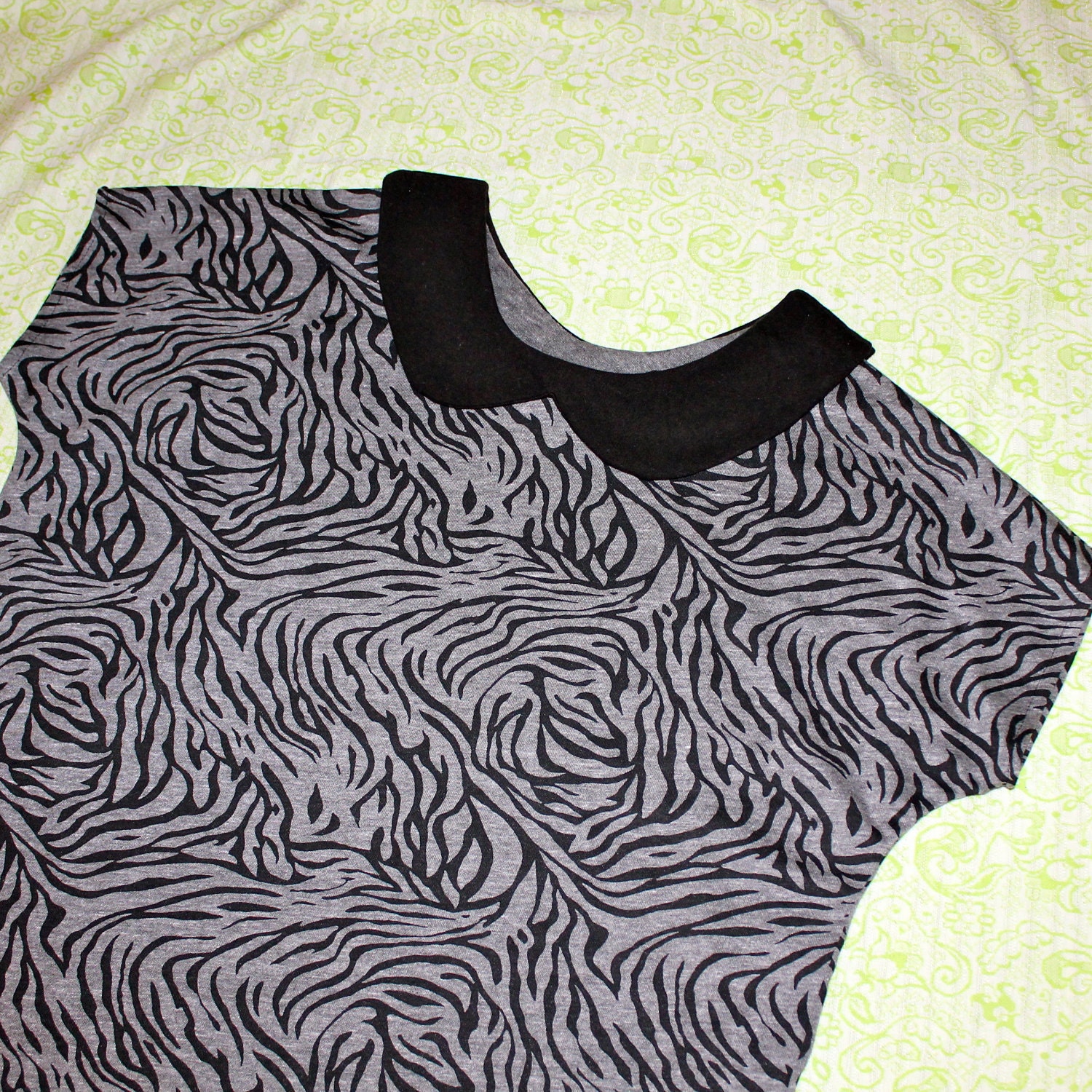 zebra print peter pan collar box shirt (one size)