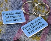 Friends don't let friends knit drunk keyring - blue
