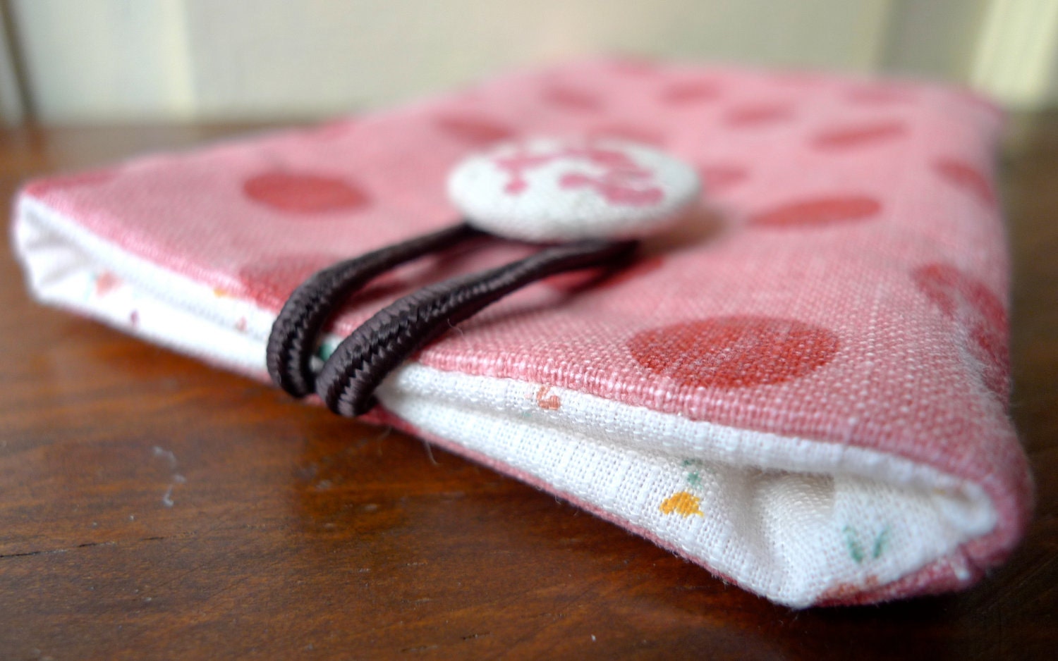 Cute/ Padded iPhone iPod Sleeve case - Retro Red polka dots