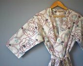 Womens Kimono Robe. Wedding Robe.  Bathrobe. Robe. Bridesmaid Robe.  White and Lavender.  Knee Length.