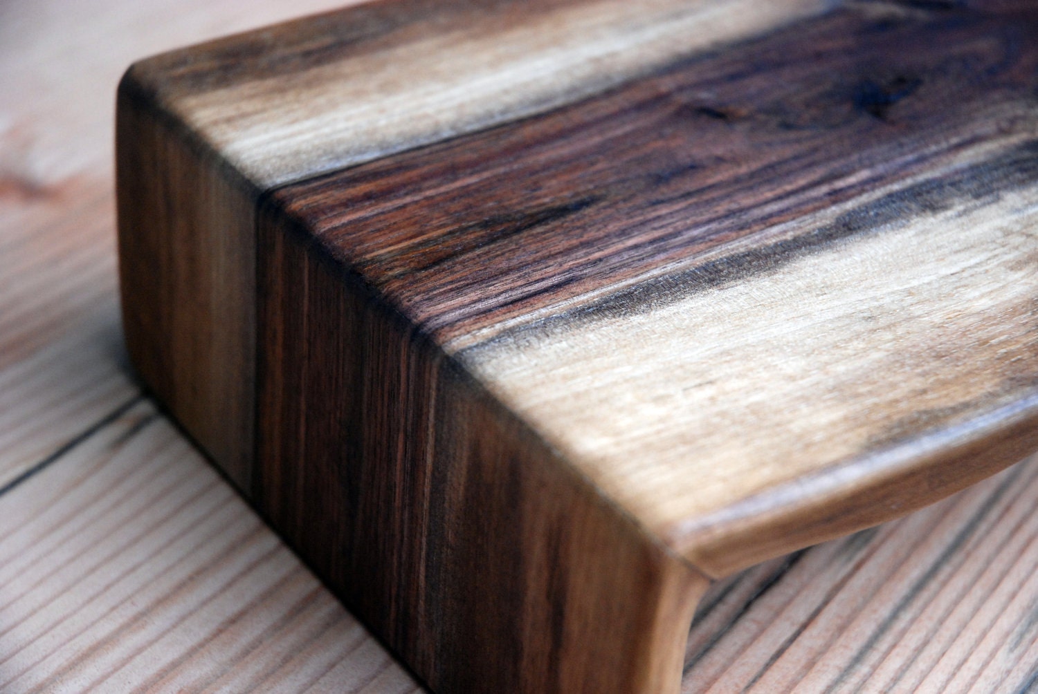 Waterfall Cutting Board/Serving Tray No.085 Black Walnut - JonathanJanuary