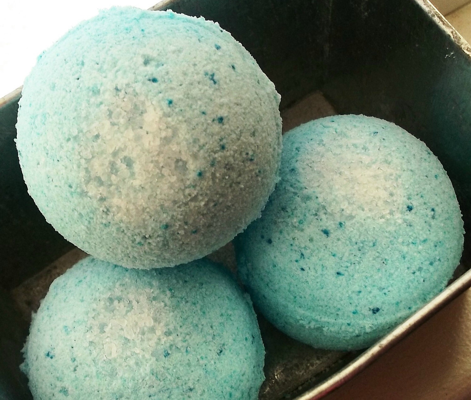 SNOWFLOWER Bath Bomb... Black Kettle