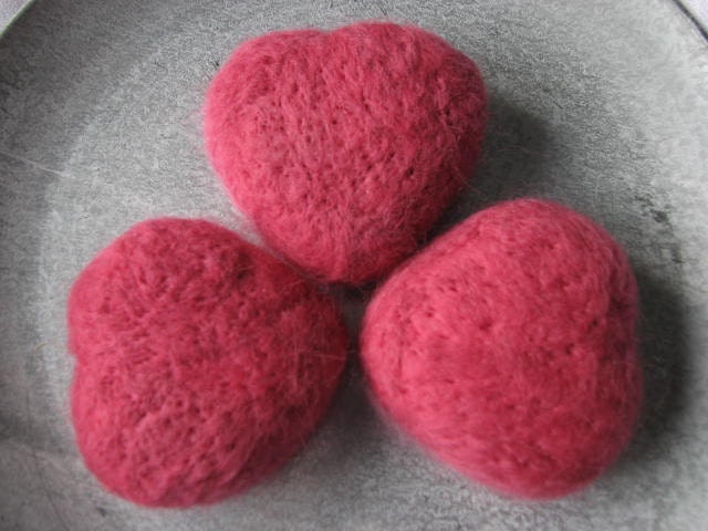 Felted hearts pink set of 3