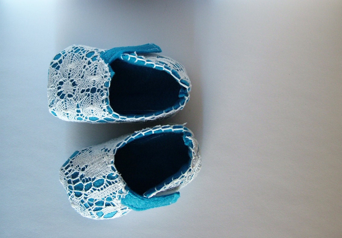 Vintage Crochet Lace and Blueberry Felt Baby Shoes