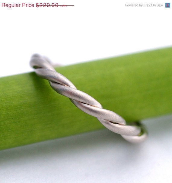 White Gold Twist 2.6mm - 14k band