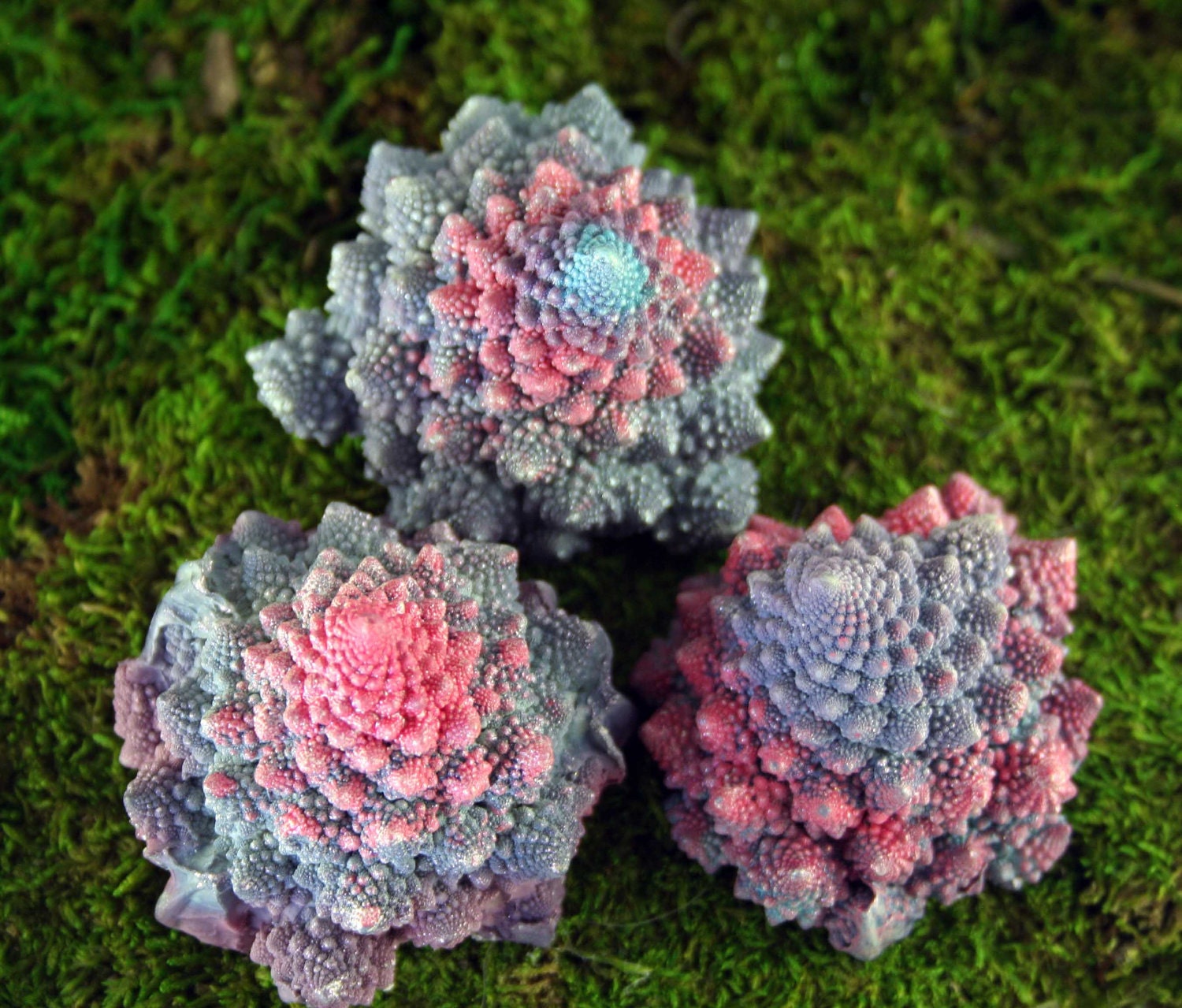 psychedelic "Brocco-Fractal" sculpture set, 3 paperweights