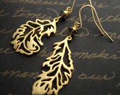 fly away - matte gold finish feathers earrings