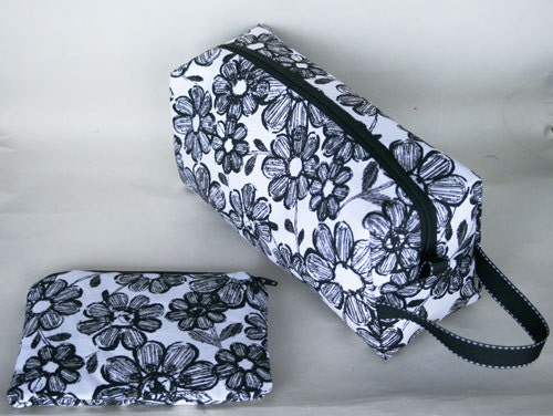 Black and White Sketched Flowers Large Box bag