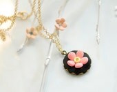 Flower necklace in pink and black