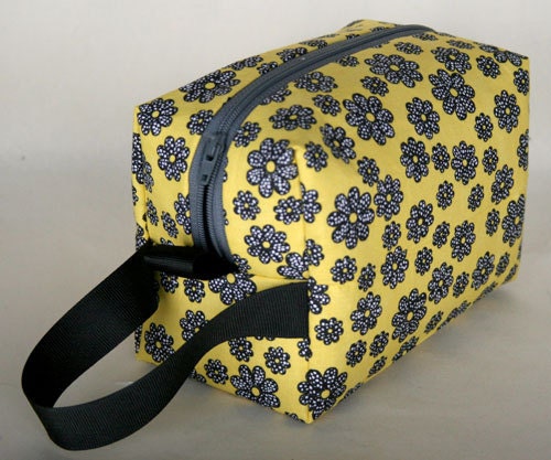 Yellow Brick Road Daisies Piddly Bag