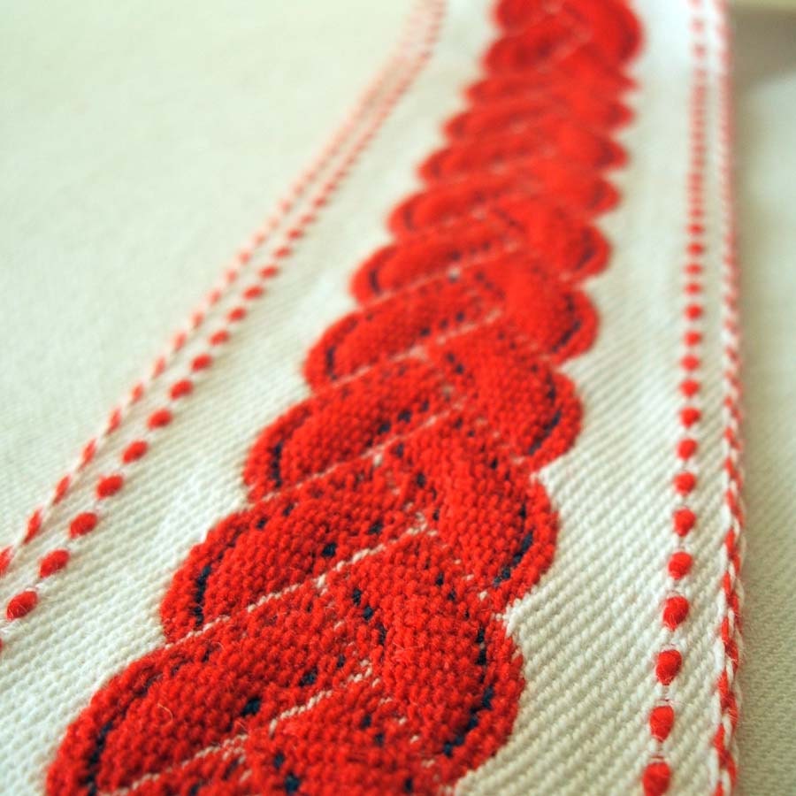 crimson weave vintage fabric trim extra wide 2 1/8"
