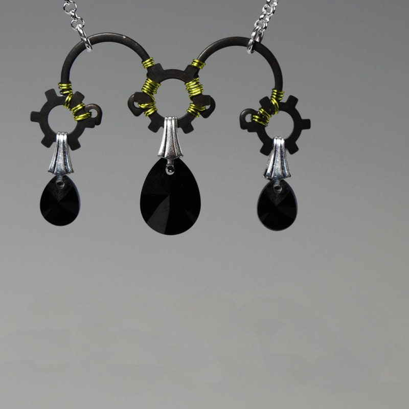 Dysnomia v3: Elegant peridot wire wrapped necklace with black Swarovski crystals