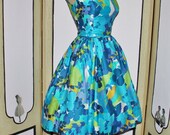 Kamehameha Vintage Early 1960's Hawaiian Sundress. Small. Complimentary US Priority Shipping.