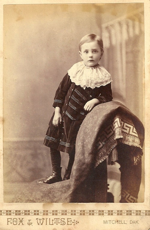 Little Lord Fauntleroy style boy collar