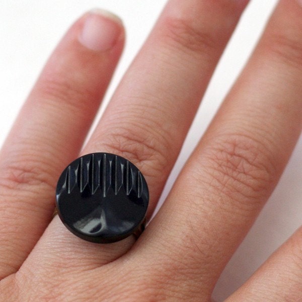 SALE // shiny Black art deco vintage Button Ring