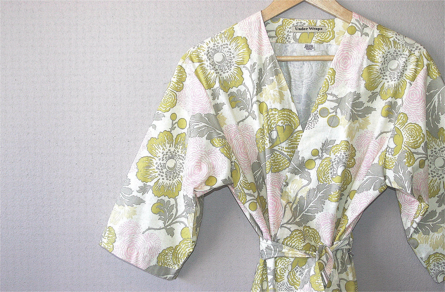 Womens Kimono Robe. Dressing Gown. Bathrobe.  Robe.  Linen Poppy.  Knee Length. One Small left.
