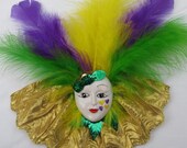 Mardi Gras Mask Pin with Feathers - Gold and Green Collar