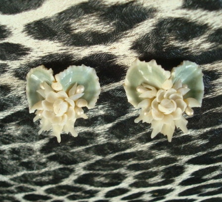 Great Vintage Shell Sculpture Heart Shaped Earrings